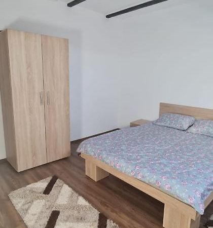 La Ovi Hotel Fagaras Bagian luar foto