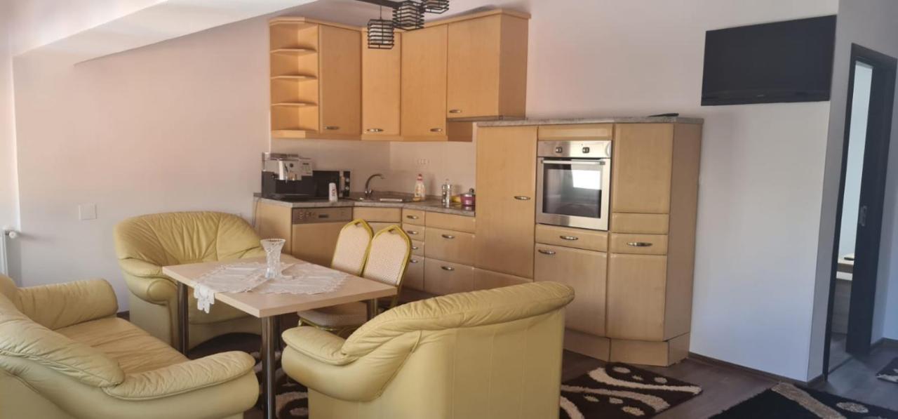 La Ovi Hotel Fagaras Bagian luar foto