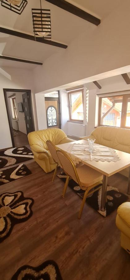 La Ovi Hotel Fagaras Bagian luar foto